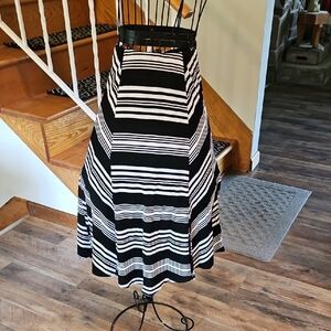 👗Apt. 9 Black and White Geometric A-Line Skirt
